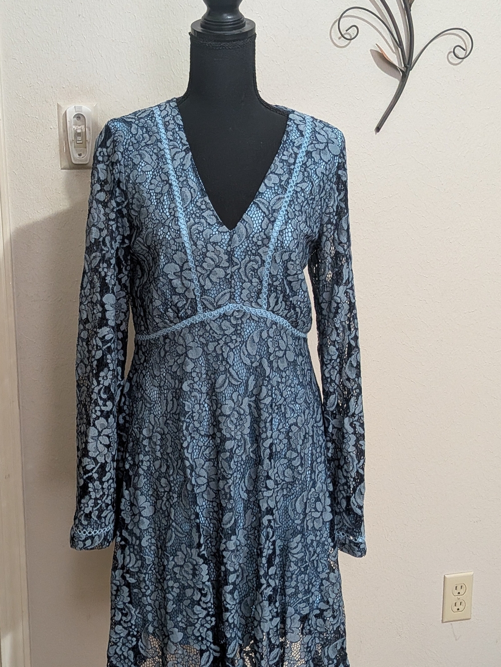 Suzanne Betro Light Blue Lace Long Sleeve V-Neck Dress